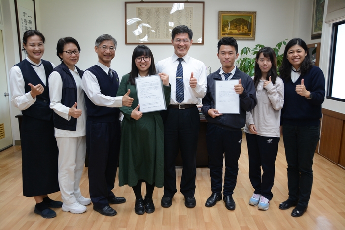 本校雙聯及交換學生等與校長合影圖片