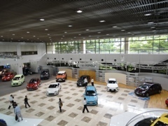 豐田汽車展覽館展示新型汽車圖片
