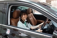 同學試乘豐田新型汽車圖片