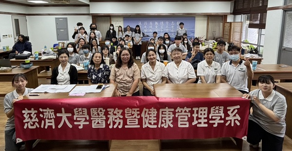 醫管系專題計畫書發表會 展現關懷社會與健康照護議題的行動力圖片