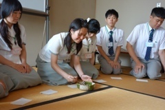 同學親自體驗日本茶道圖片