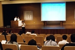 醫務管理系學生認真聆聽，攸關未來就業競爭力圖片