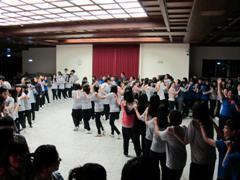 讓大家暖身的團康遊戲「一條龍」圖片