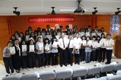 98學年度醫管系大四學生共27人取得醫管師證照，及13人取得醫資師證照圖片