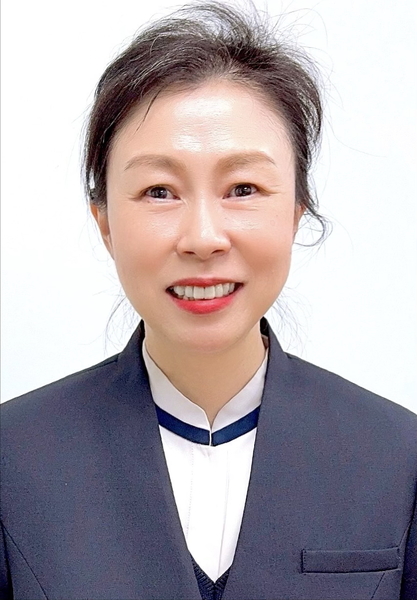 何玉菁 助理教授兼主秘