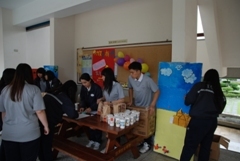 醫務管理系學會發放餐點圖片