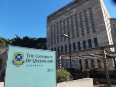 2013年我們曾到University of Queensland的代表性立牌圖片