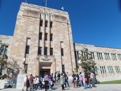 於University of Queensland最著名的大樓法學院圖片