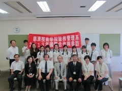 開學典禮後，兩校師生合影圖片